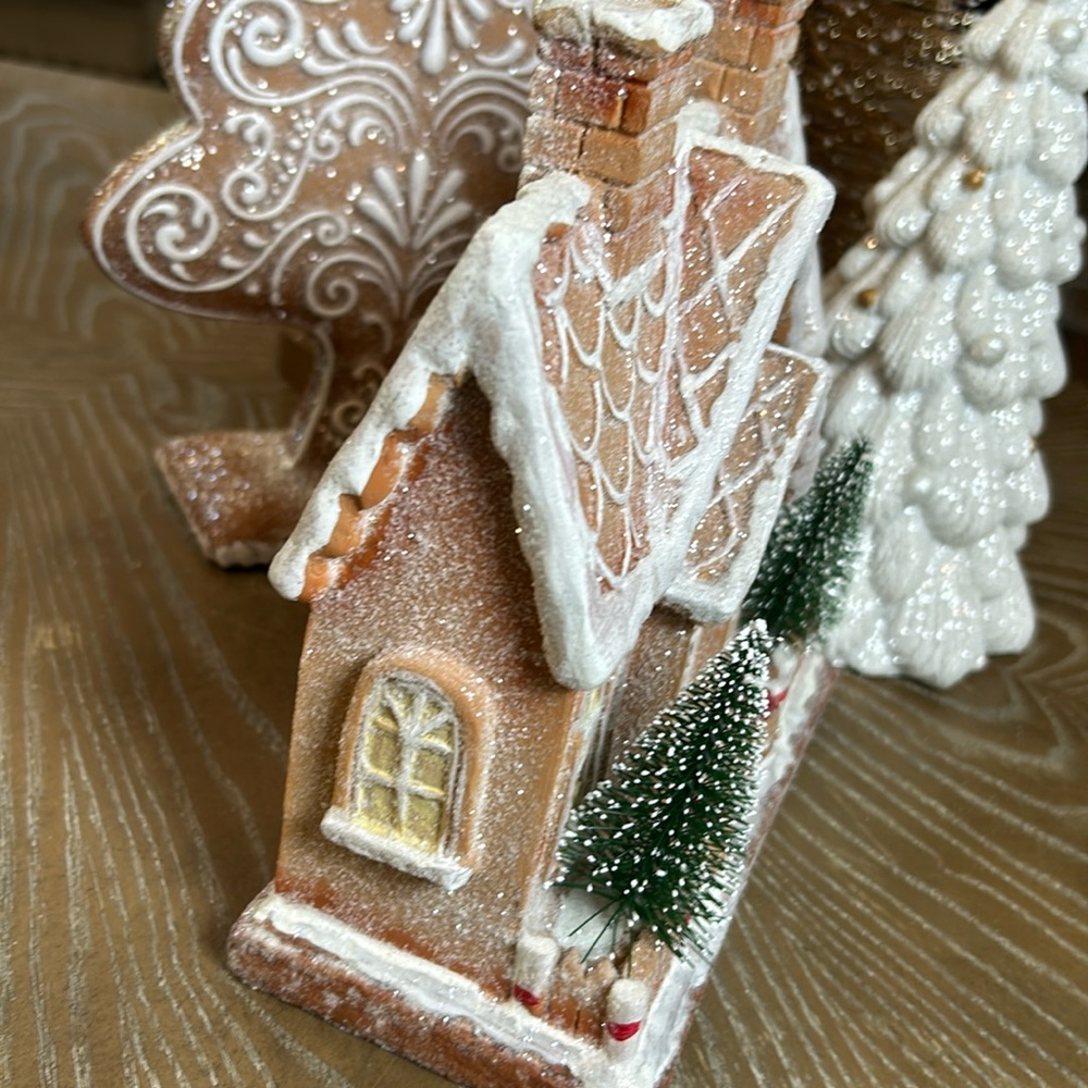 NEW! Christmas Holiday Gingerbread Winter Village Cottage Home House - Picture 8 of 9